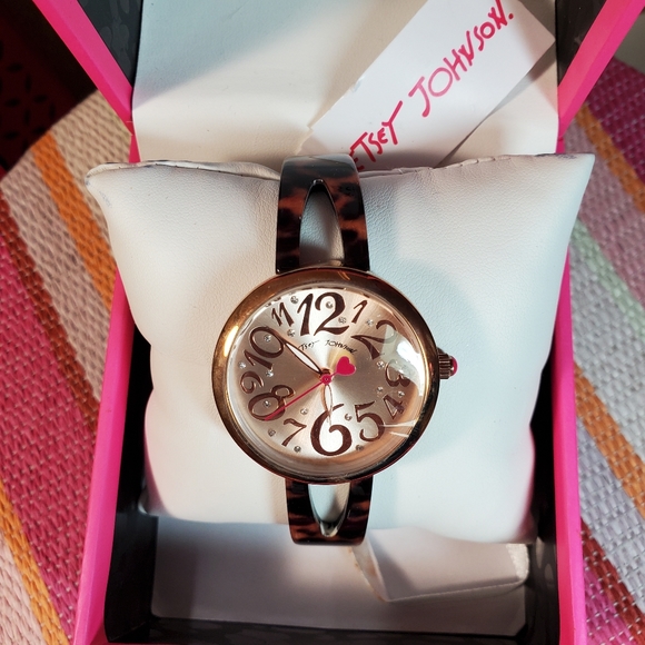 Betsey Johnson Rose Gold Tone Watch NiB - Picture 3 of 7